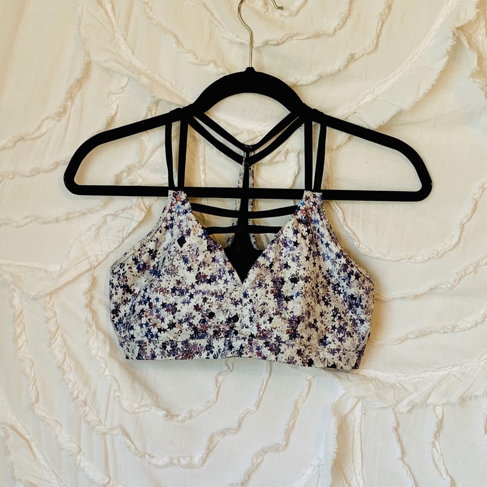 multi star front strip cute out sports bra!